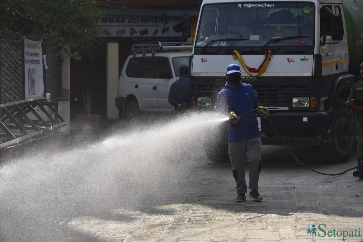 https://raracms.setopati.com/uploads/shares/2020/sujita/spray at kathmandu/Disinfection spraying (1).JPG